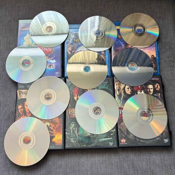 Bundle of 6 gently used Disney movies, 4 DVD’s & 2 Blu-ray’s - Picture 3 of 11